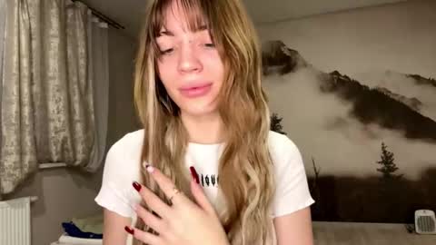 Snapshot of hsiuscherich chatting on 12/14/25, 01:05 hsiuscherich online show from 12/14/25, 01:05