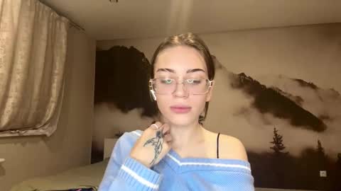 Snapshot of hsiuscherich chatting on 12/19/25, 02:13 hsiuscherich online show from 12/19/25, 02:13