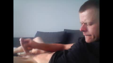 Snapshot of hubikush22 chatting on 10/22/25, 02:50 hubikush22 online show from 10/22/25, 02:50