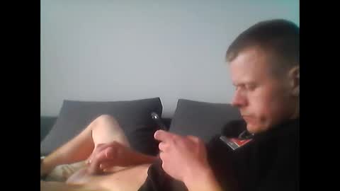 Snapshot of hubikush22 chatting on 11/24/25, 02:39 hubikush22 online show from 11/24/25, 02:39