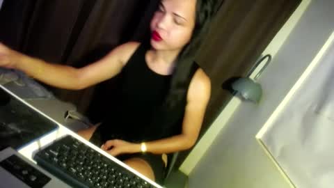 Snapshot of hugcock69_precious chatting on 01/04/25, 07:55 Precious online show from 01/04/25, 07:55