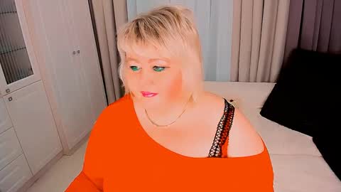 Snapshot of huge_booobs chatting on 02/02/25, 02:24 milli online show from 02/02/25, 02:24