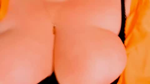 Snapshot of huge_booobs chatting on 02/04/25, 07:22 milli online show from 02/04/25, 07:22