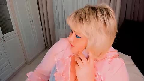 Snapshot of huge_booobs chatting on 02/08/25, 07:49 milli online show from 02/08/25, 07:49