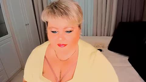 Snapshot of huge_booobs chatting on 02/10/25, 03:53 milli online show from 02/10/25, 03:53