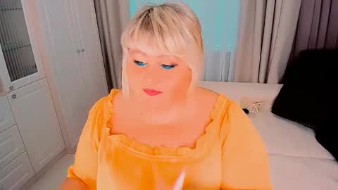 Snapshot of huge_booobs chatting on 09/09/25, 01:32 milli online show from 09/09/25, 01:32