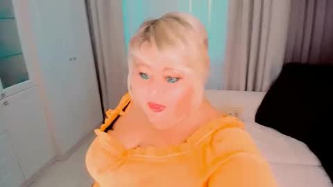 Snapshot of huge_booobs chatting on 09/11/25, 03:50 milli online show from 09/11/25, 03:50