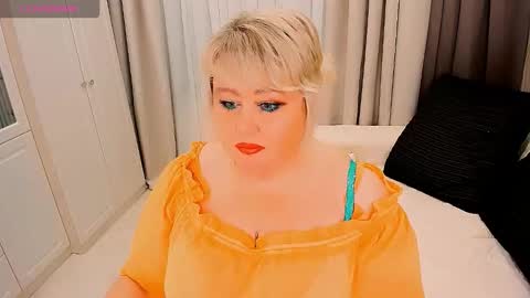 Snapshot of huge_booobs chatting on 12/01/25, 06:35 milli online show from 12/01/25, 06:35