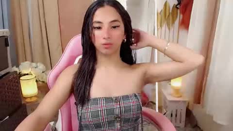 Snapshot of hugeasiancockandrea chatting on 03/05/25, 04:34 drea  online show from 03/05/25, 04:34