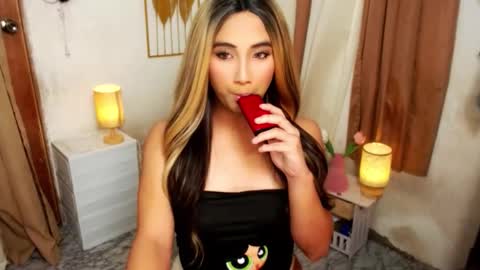 Snapshot of hugeasiancockandrea chatting on 10/26/25, 01:50 drea  online show from 10/26/25, 01:50