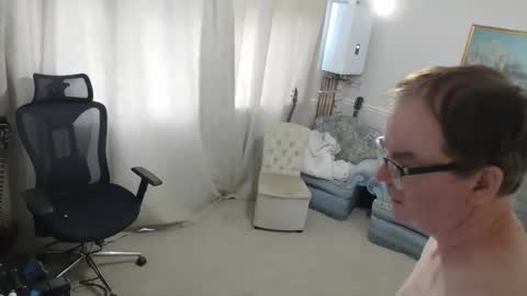 Snapshot of hugedick1965 chatting on 11/19/25, 10:48 hugedick1965 online show from 11/19/25, 10:48