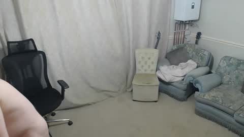 Snapshot of hugedick1965 chatting on 12/18/25, 10:49 hugedick1965 online show from 12/18/25, 10:49