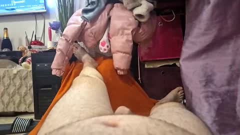 hugedick2469 online show from 01/08/25, 04:44