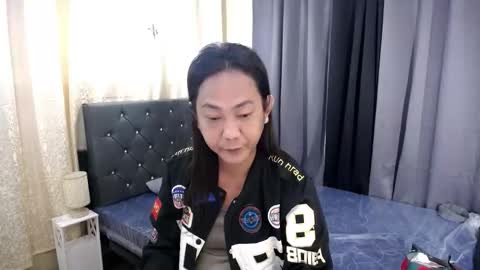 Snapshot of hugejuicyhotdog chatting on 12/17/25, 04:07 hugejuicyhotdog online show from 12/17/25, 04:07