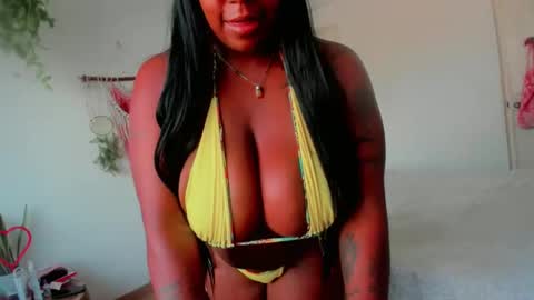 Snapshot of hugetitschocolate05 chatting on 02/06/25, 08:56 ADRIANITA online show from 02/06/25, 08:56