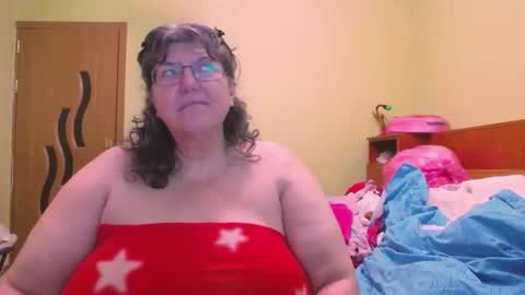 Snapshot of hugetitsxxx chatting on 10/14/25, 12:11 HugeTitsXXX online show from 10/14/25, 12:11