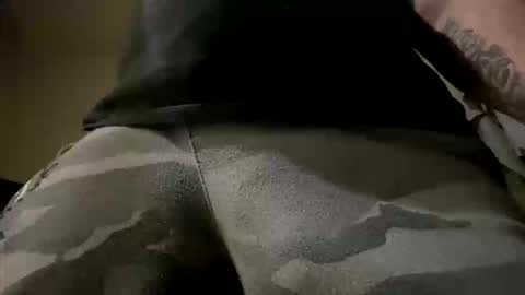 Snapshot of hughfat chatting on 10/10/25, 01:59 hughfat online show from 10/10/25, 01:59