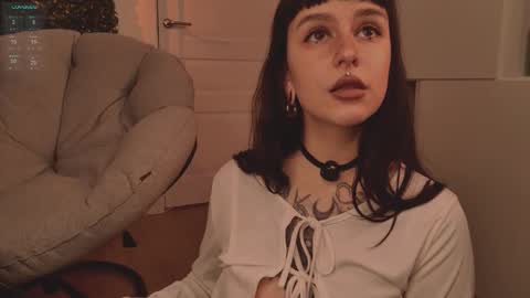 Mika online show from 02/05/26, 03:27