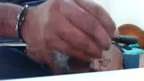 Snapshot of hugo_bulls chatting on 11/22/25, 01:04 HunkyLover online show from 11/22/25, 01:04