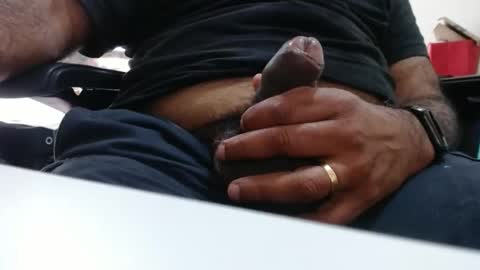 Snapshot of hugo_bulls chatting on 01/11/26, 04:50 HunkyLover online show from 01/11/26, 04:50