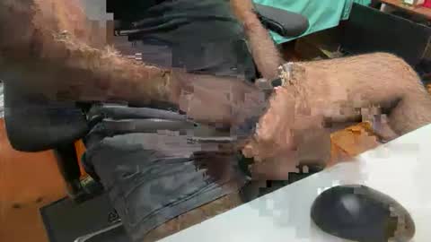 Snapshot of hugo_bulls chatting on 02/23/26, 09:06 HunkyLover online show from 02/23/26, 09:06