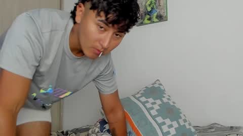 Snapshot of hugosan2 chatting on 12/17/24, 05:40 Hugo online show from 12/17/24, 05:40