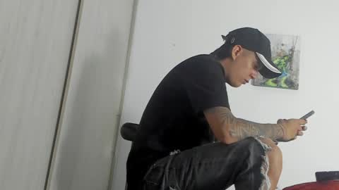 Snapshot of hugosan2 chatting on 12/25/24, 06:31 Hugo online show from 12/25/24, 06:31