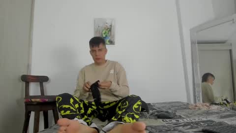 Snapshot of hugosan2 chatting on 12/29/24, 01:56 Hugo online show from 12/29/24, 01:56