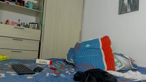 Snapshot of hugosan2 chatting on 01/08/25, 12:17 Hugo online show from 01/08/25, 12:17