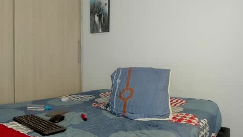 Snapshot of hugosan2 chatting on 01/18/25, 03:31 Hugo online show from 01/18/25, 03:31