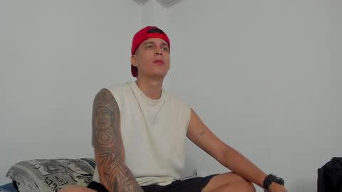 Snapshot of hugosan2 chatting on 02/08/25, 02:05 Hugo online show from 02/08/25, 02:05