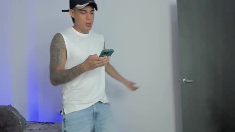 Snapshot of hugosan2 chatting on 09/16/25, 06:31 Hugo online show from 09/16/25, 06:31