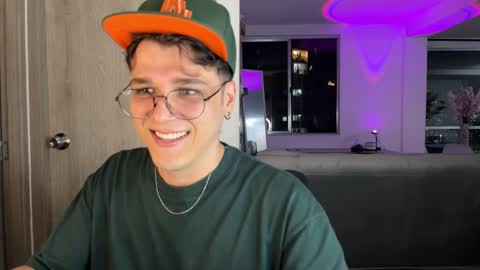 Snapshot of hun_damer chatting on 09/20/25, 01:06 hun_damer online show from 09/20/25, 01:06