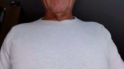 Snapshot of hundeleine chatting on 10/06/25, 06:00 hundeleine online show from 10/06/25, 06:00