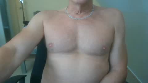 Snapshot of hundeleine chatting on 06/22/26, 12:24 hundeleine online show from 06/22/26, 12:24