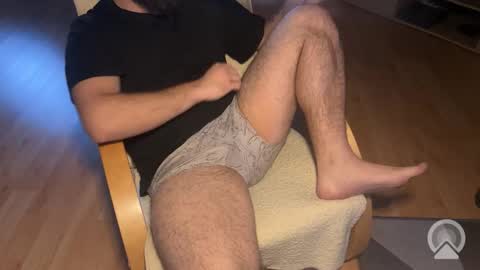 Snapshot of hundick696 chatting on 11/30/25, 01:48 hundick696 online show from 11/30/25, 01:48