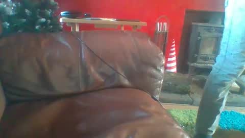 Snapshot of hung69foryou chatting on 12/19/24, 01:51 hung69foryou online show from 12/19/24, 01:51