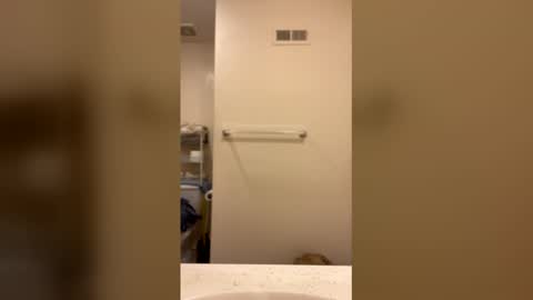 Snapshot of hungbwc99999 chatting on 02/16/26, 10:22 hungbwc99999 online show from 02/16/26, 10:22