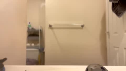 Snapshot of hungbwc99999 chatting on 03/17/26, 02:05 hungbwc99999 online show from 03/17/26, 02:05