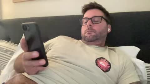 Snapshot of hungdad999 chatting on 07/18/26, 03:38 johnnydrftwood85 online show from 07/18/26, 03:38