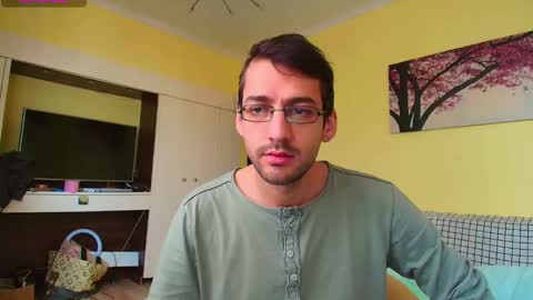 Snapshot of hungeddy chatting on 12/16/25, 08:52 Eddy online show from 12/16/25, 08:52