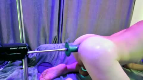 Snapshot of hunggreedybtm chatting on 09/24/25, 05:11 Greedybttm online show from 09/24/25, 05:11