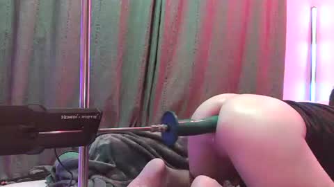 Snapshot of hunggreedybtm chatting on 12/16/25, 05:12 Greedybttm online show from 12/16/25, 05:12