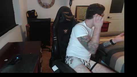 hungmtnman2256 online show from 04/01/26, 05:08