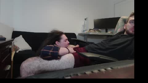 hungmtnman2256 online show from 04/28/26, 04:28