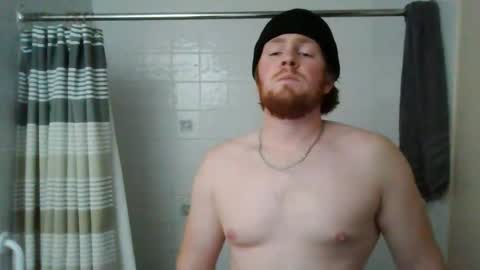 Snapshot of hungnred5 chatting on 01/13/26, 01:33 hungnred5 online show from 01/13/26, 01:33