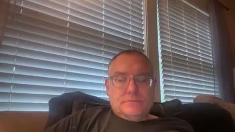 Snapshot of hungron9 chatting on 05/19/26, 12:33 AARON online show from 05/19/26, 12:33