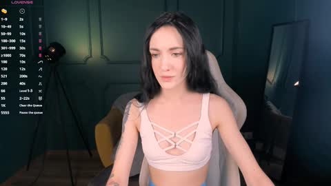 Snapshot of hungry_kitty66 chatting on 10/03/25, 06:43 Kitty online show from 10/03/25, 06:43