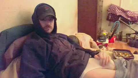 Snapshot of hungsubbb chatting on 12/16/25, 03:44 Boi online show from 12/16/25, 03:44