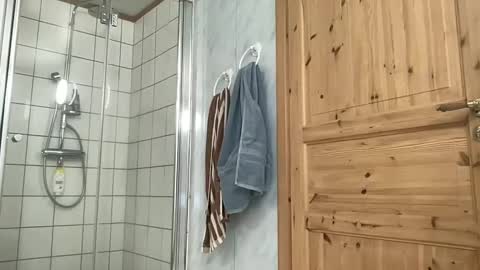 Snapshot of hungtwinkmpls chatting on 01/30/25, 12:07 Adam online show from 01/30/25, 12:07